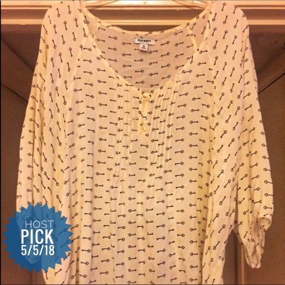 Old Navy Tops - 🍁4 FOR $25🍁OLD NAVY KEY TOP